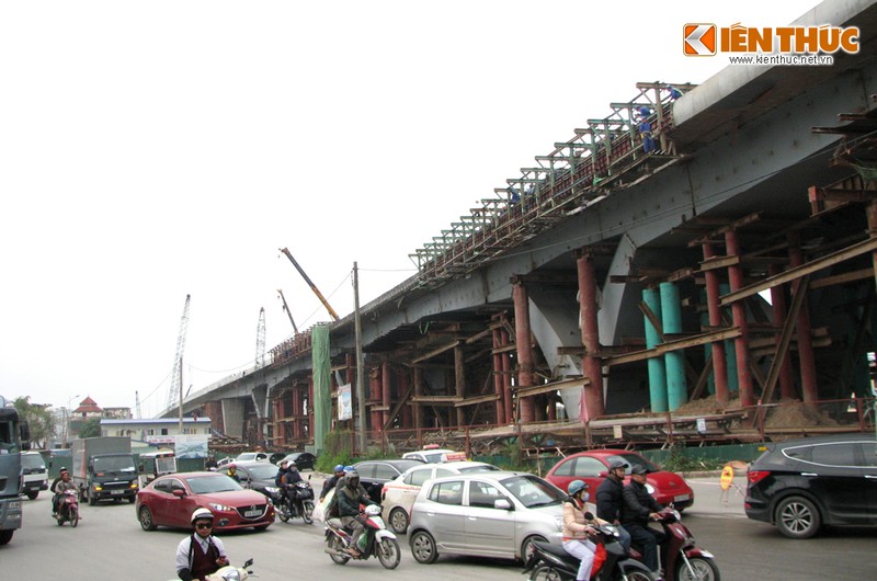 Can canh cau vuot thep lon nhat Ha Noi dang gap rut hoan thien-Hinh-4